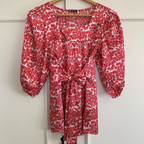 $25/2 Lily White Blousey Top in Red-leaf - Picture 2 of 5